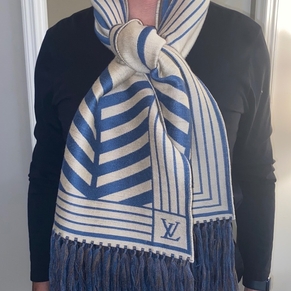LOUIS VUITTON Large Wool/Silk Scarf - Picture 1 of 7